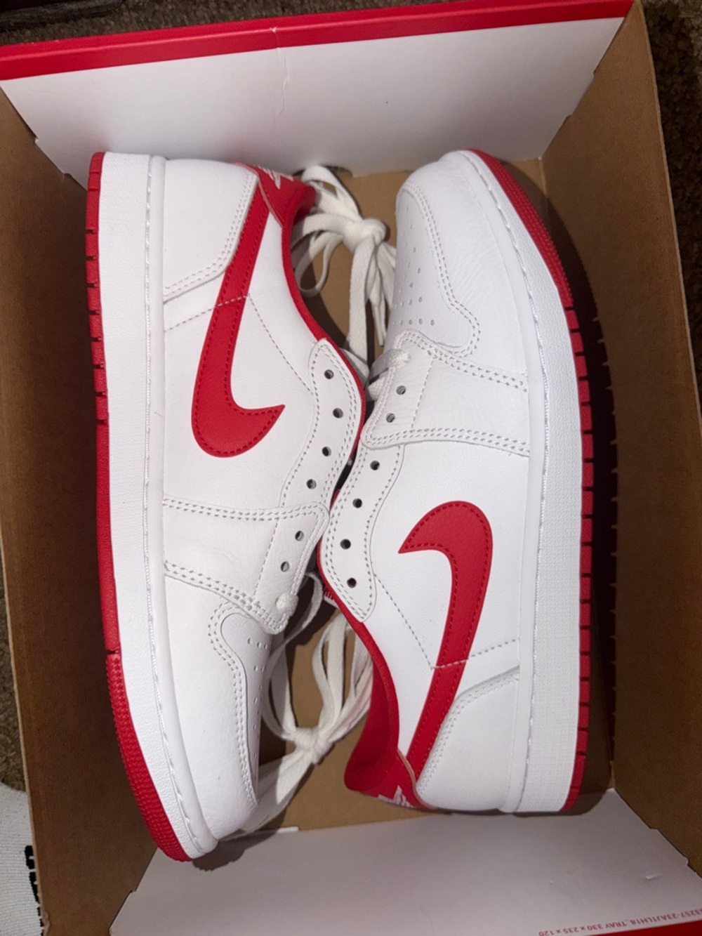 Nike (Jordan)White and Red Low-Top Sneakers OG retro 1